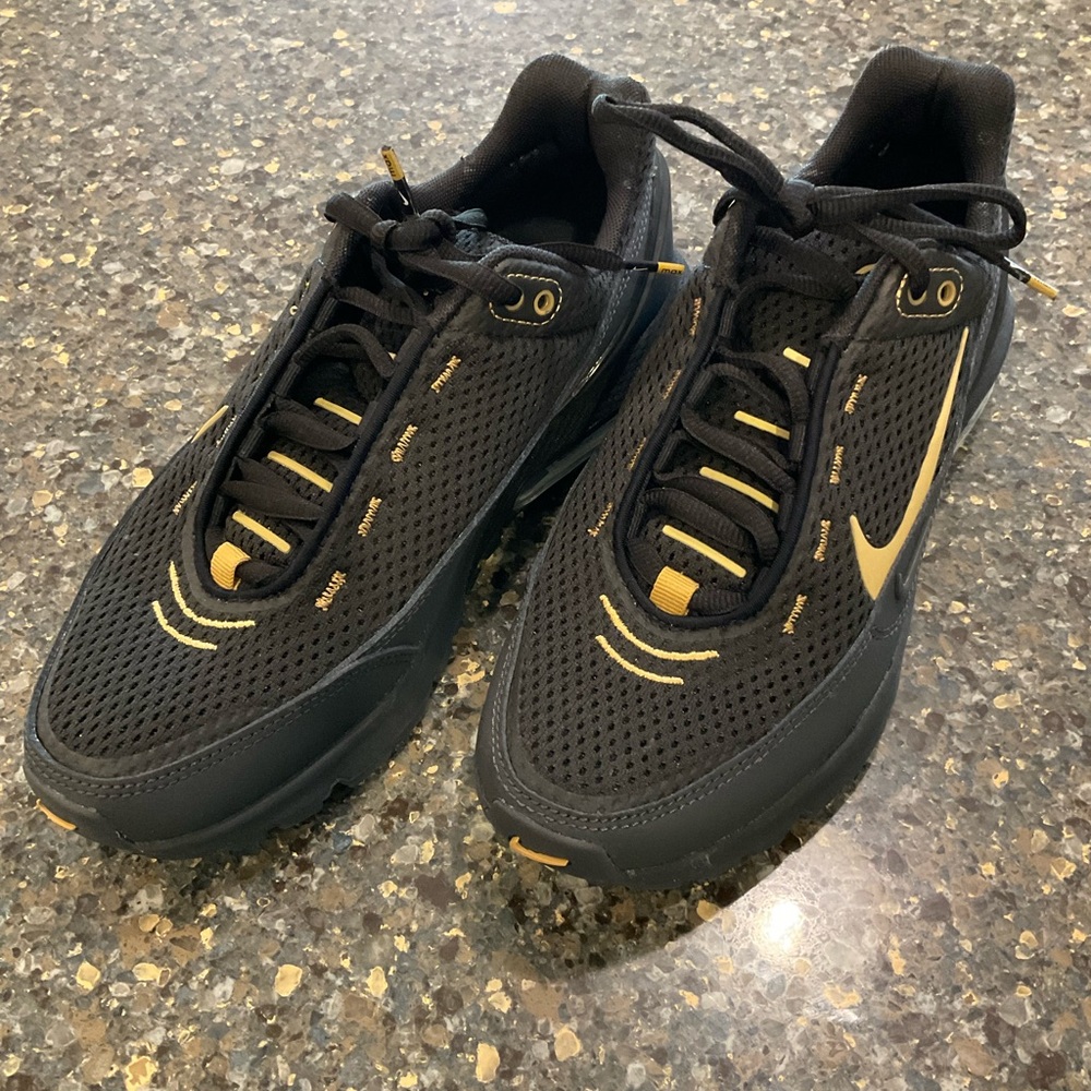 NIKE AIR MAX PULSE

Brand new, never worn, NIKE AIR MAX PULSE.